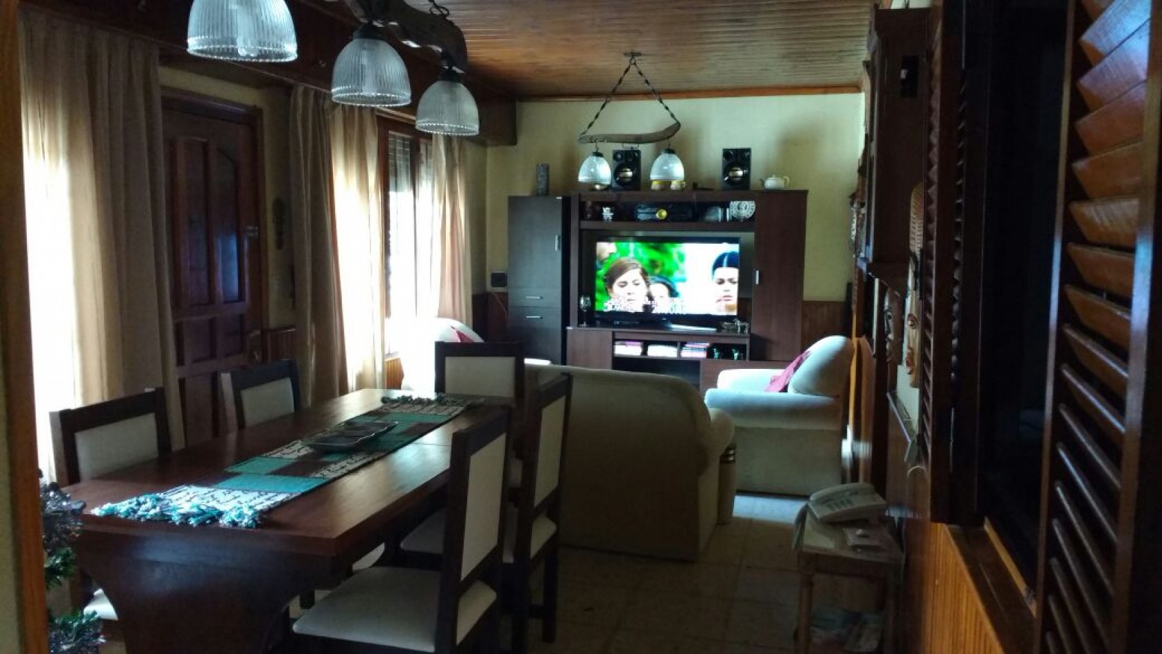 Chalet en lote propio de tres ambientes + altillo, parque y garage
