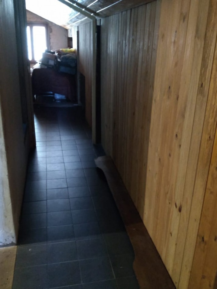 Chalet en lote propio de 5 ambientes, desarrollada en una planta con un altillo. Villa Primera
