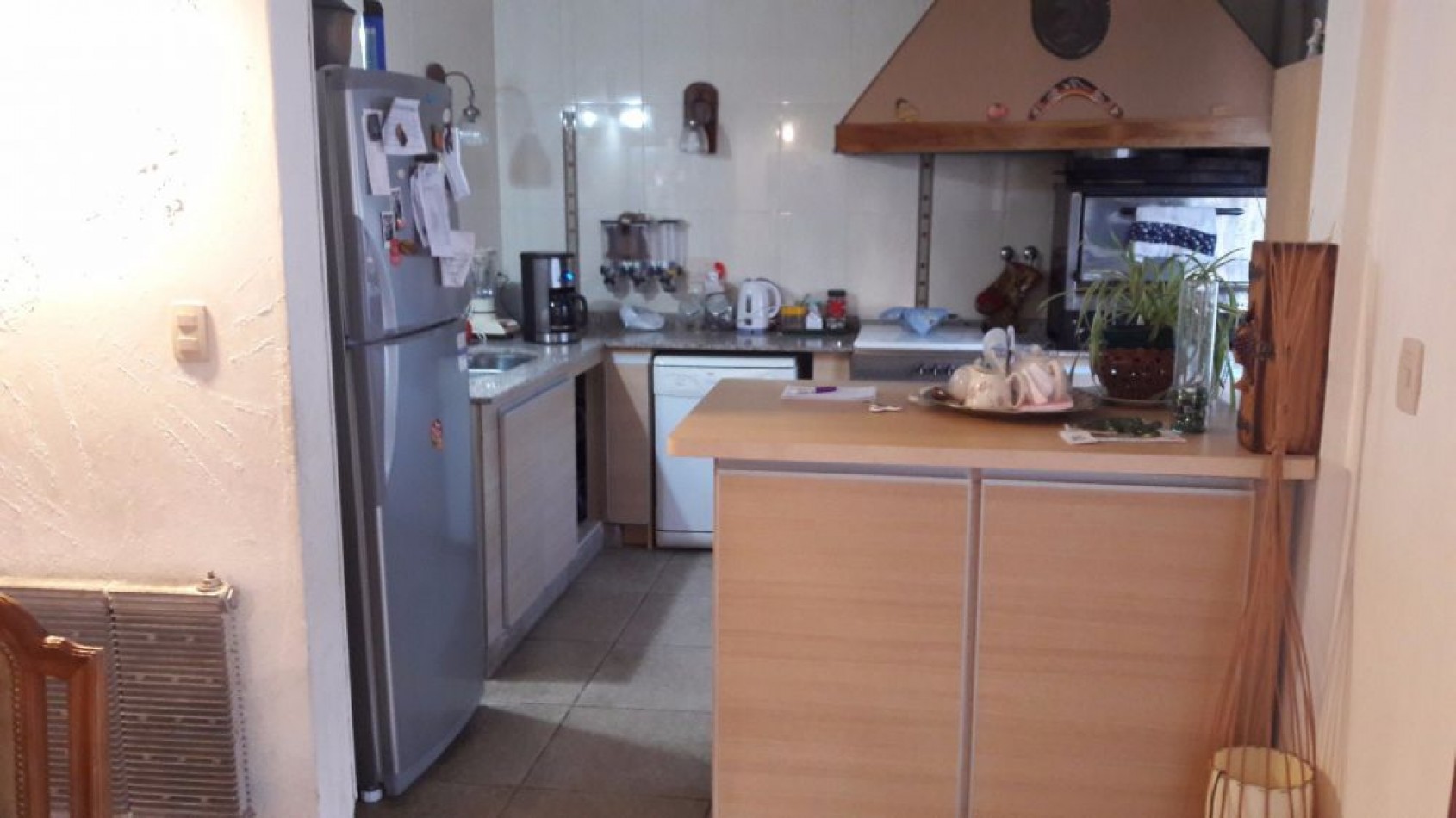 Chalet 5 ambientes dessarrollada en dos plantas con grage y parque. Zacagnini