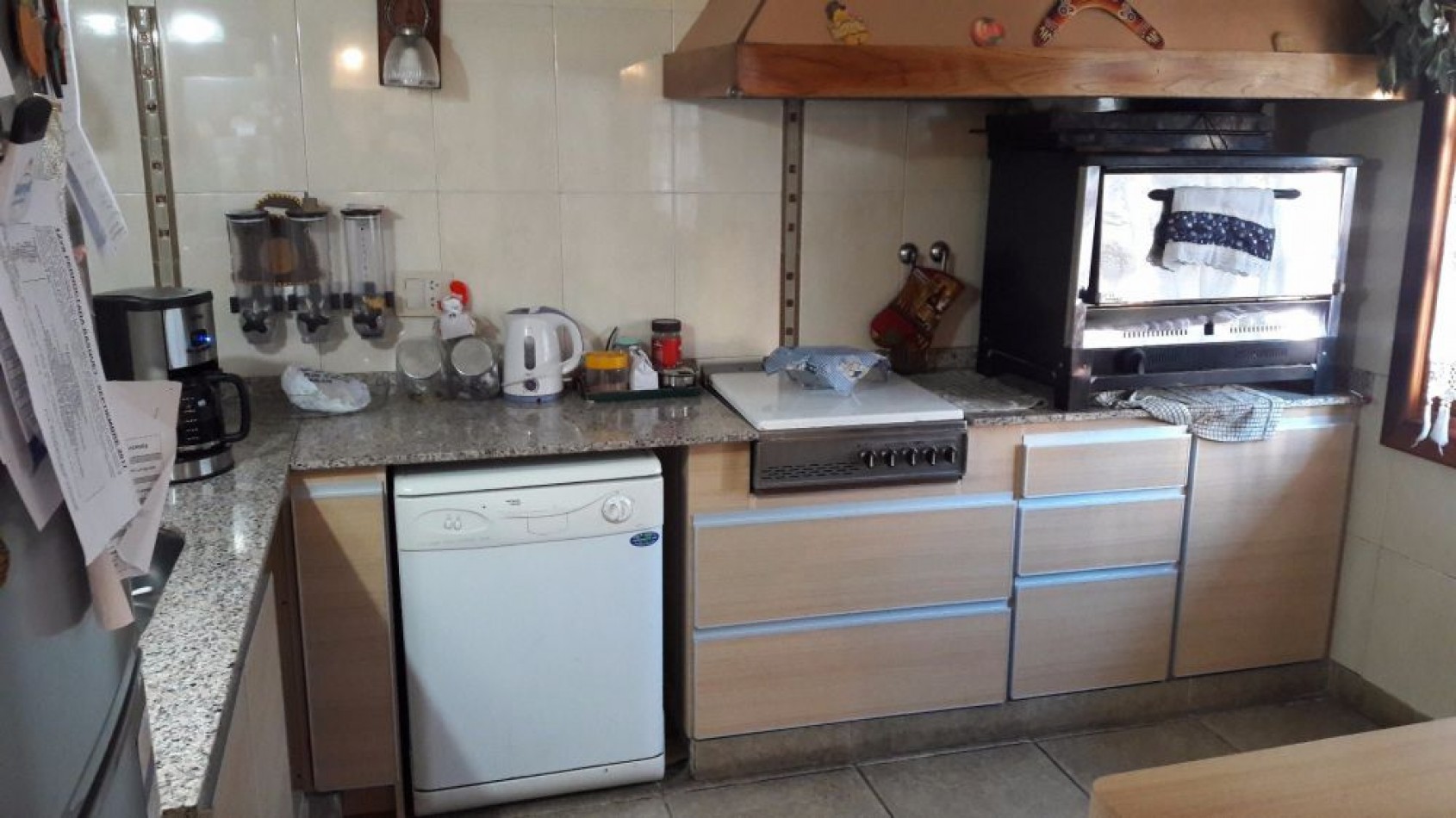 Chalet 5 ambientes dessarrollada en dos plantas con grage y parque. Zacagnini