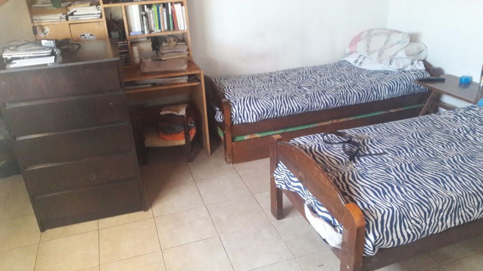 Chalet 5 ambientes dessarrollada en dos plantas con grage y parque. Zacagnini