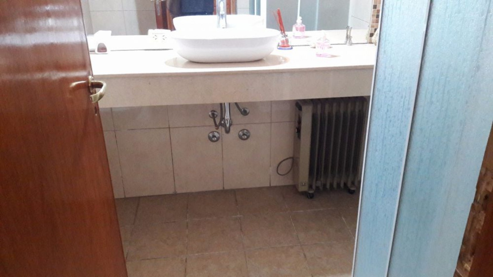 Chalet 5 ambientes dessarrollada en dos plantas con grage y parque. Zacagnini