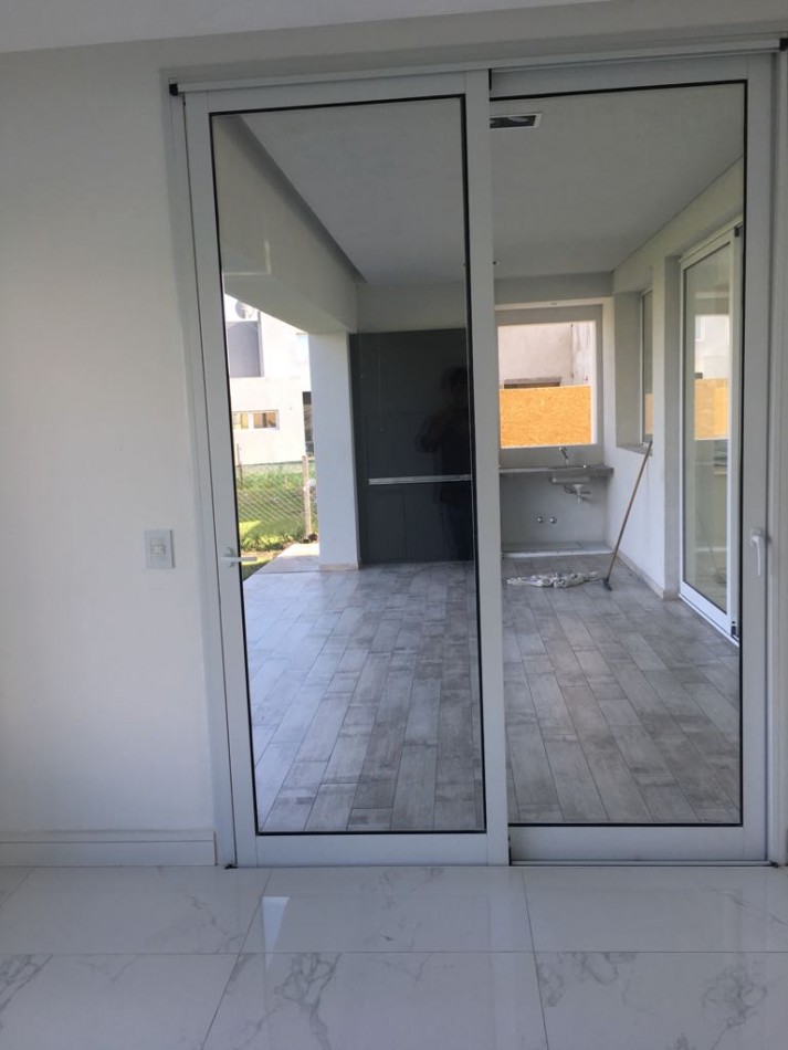 Chalet 4 ambientes desarrollado en dos plantas en Bo Privado "Arenas del Sur"