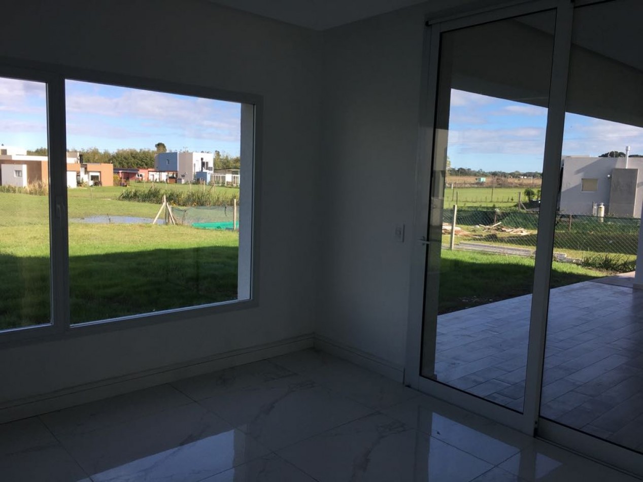 Chalet 4 ambientes desarrollado en dos plantas en Bo Privado "Arenas del Sur"