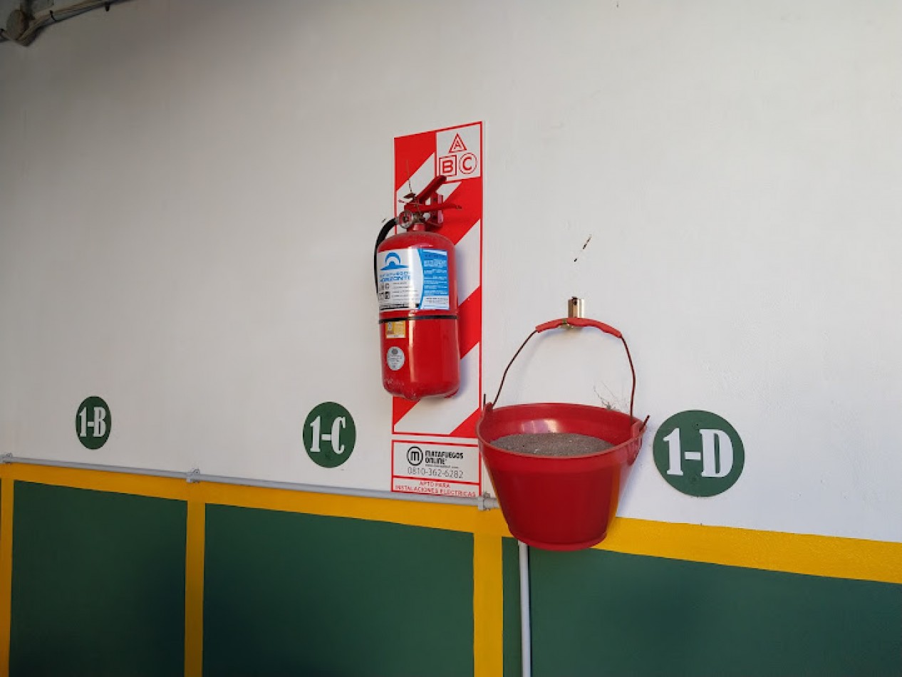 emprendimiento de cocheras, para autos, camionetas de gran porte y motos. Zona terminal