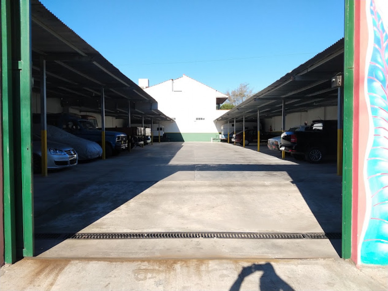 emprendimiento de cocheras, para autos, camionetas de gran porte y motos. Zona terminal