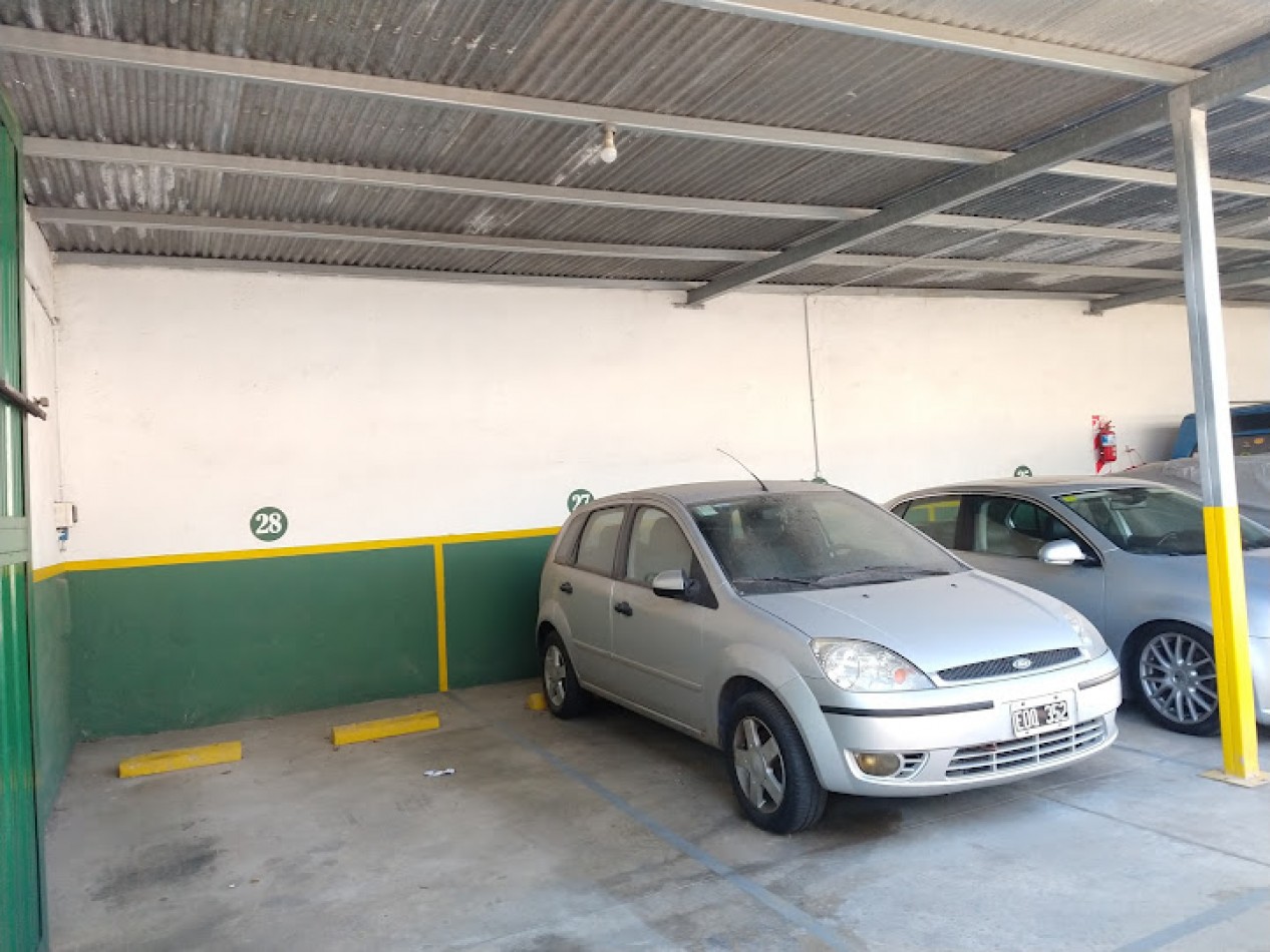 emprendimiento de cocheras, para autos, camionetas de gran porte y motos. Zona terminal
