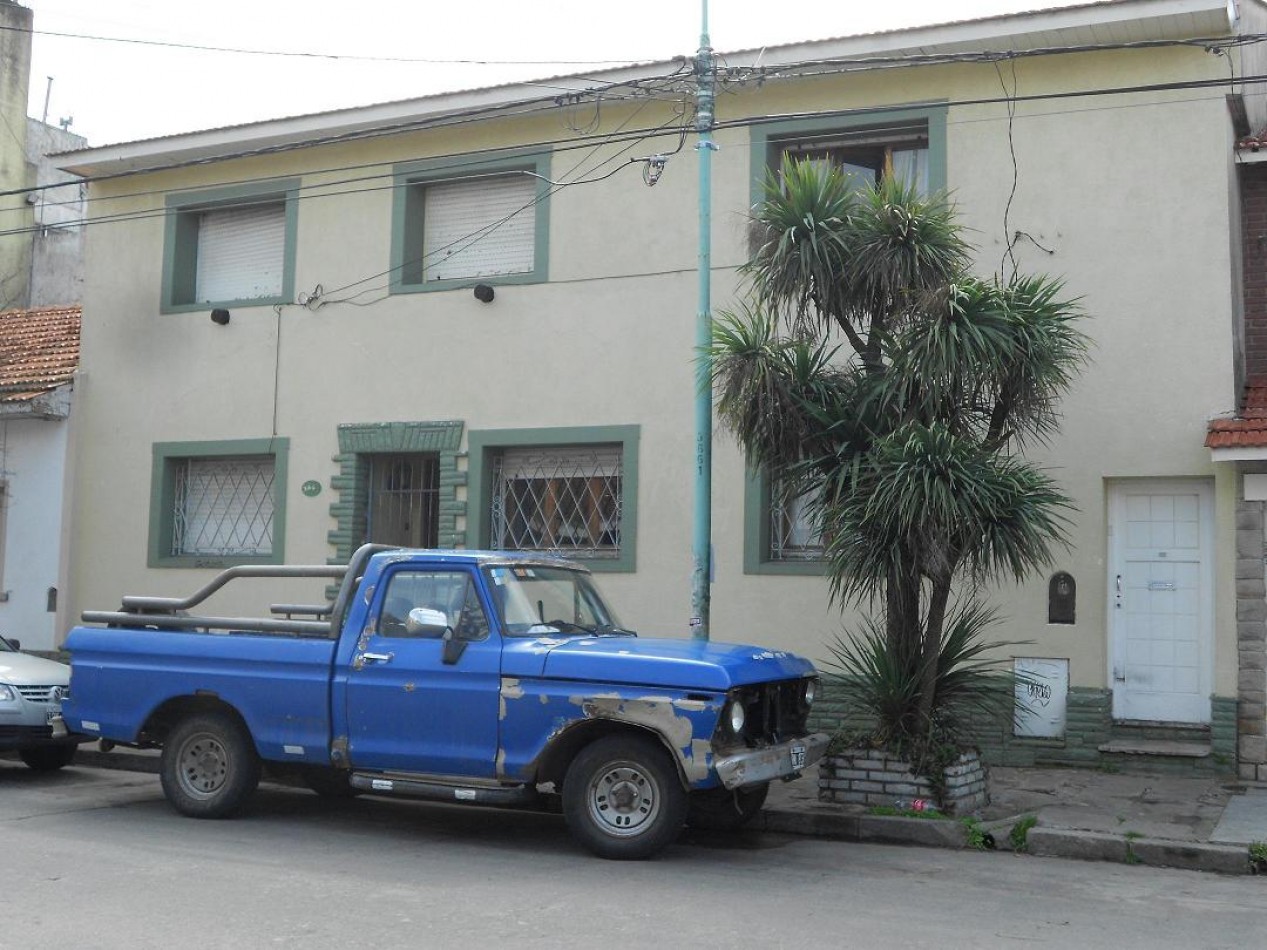 Propiedad ideal para Hostel/geriatrico, desarrollada en dos plantas. Zona LaPerla