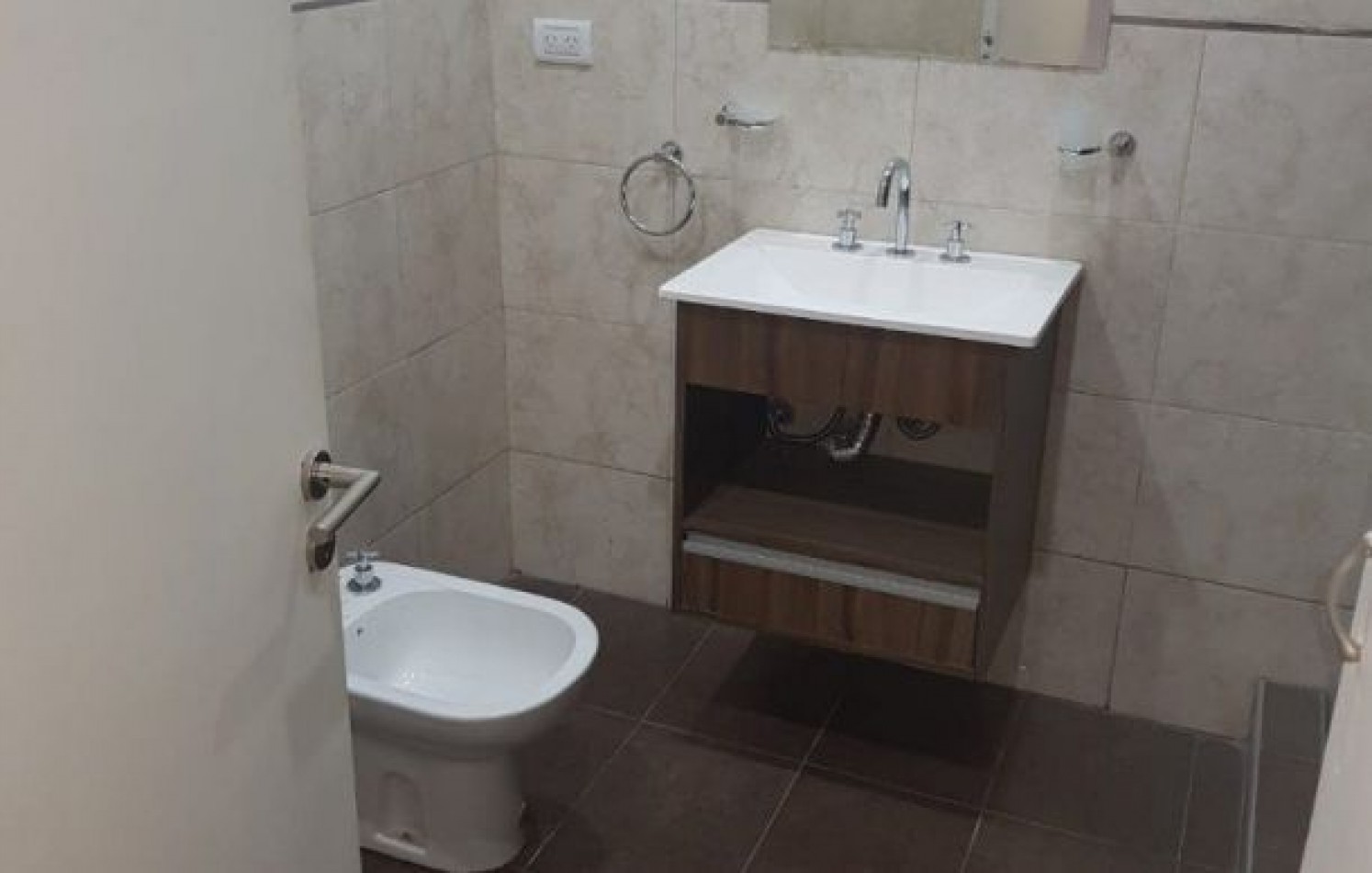PH 2 ambientes con garage a la calle con balcon. Reciclado. Zona Don Bosco