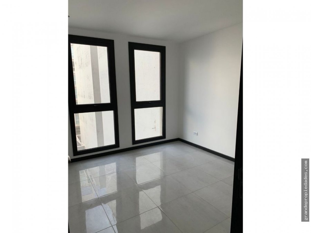 Semipiso tres ambientes a Estrenar con balcon saliente a la calle con cochera  y quincho. Zona Aldrey