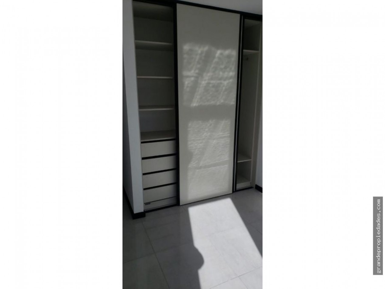 Semipiso tres ambientes a Estrenar con balcon saliente a la calle con cochera  y quincho. Zona Aldrey