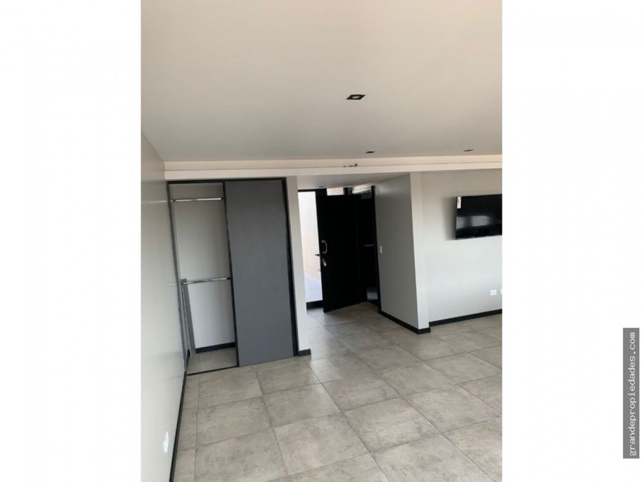 Semipiso tres ambientes a Estrenar con balcon saliente a la calle con cochera  y quincho. Zona Aldrey