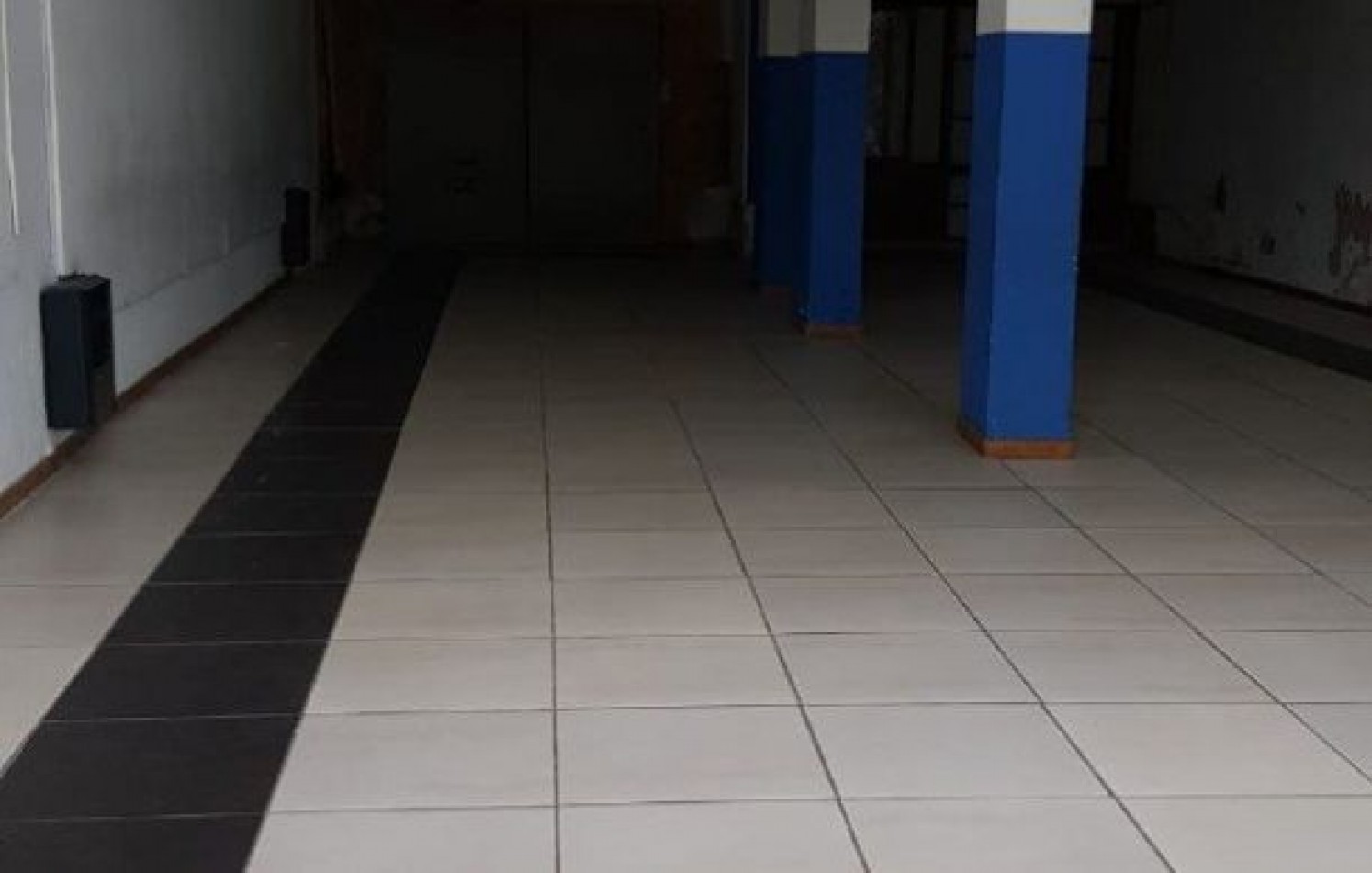 Local comercial con entre piso+ otro local chico+ vivienda a restaurar. Villa Primera