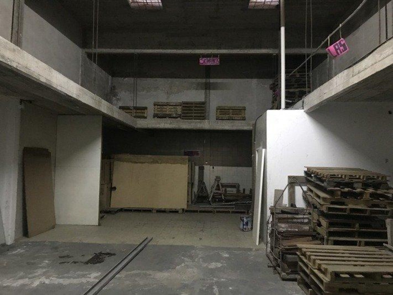 DEPOSITO + DEPARTAMENTO DESARROLLADO EN DOS PLANTAS