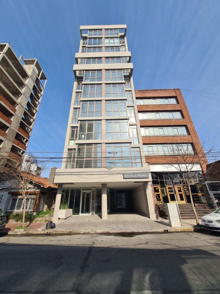 Oficina en edificio. Edif. Ofice Park. Chauvin