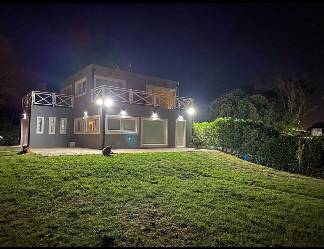 Impresionante Chalet de tres ambientes con vista al mar, garage, parque. Nueva. Playa Los Lobos. Chapadmalal
