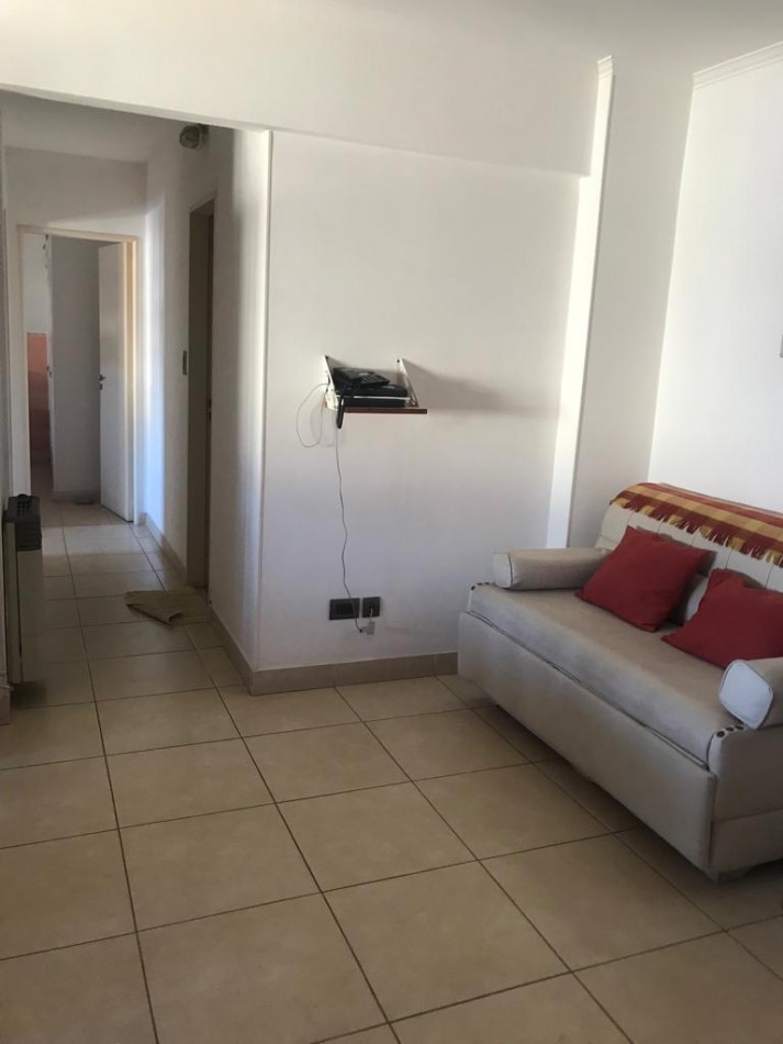 DEPARTAMENTO TRES AMBIENTES EXTERNO CON ESPACIO PARA AUTO. ZONA: VILLA PRIMERA