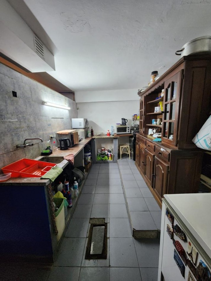 Local comercial, desarrollado en subsuelo, apto varios rubros. Zona Centro