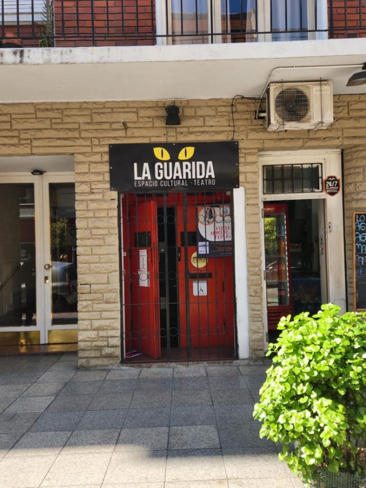 Local comercial, desarrollado en subsuelo, apto varios rubros. Zona Centro