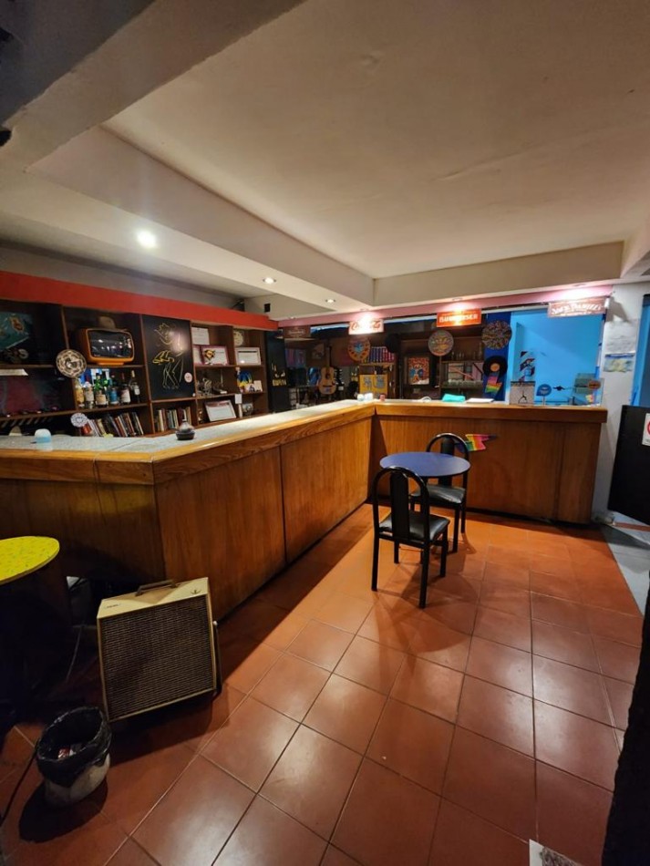 Local comercial, desarrollado en subsuelo, apto varios rubros. Zona Centro