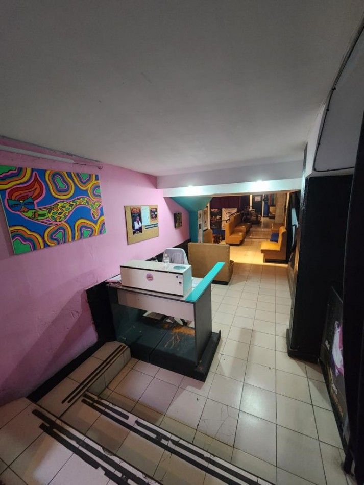 Local comercial, desarrollado en subsuelo, apto varios rubros. Zona Centro