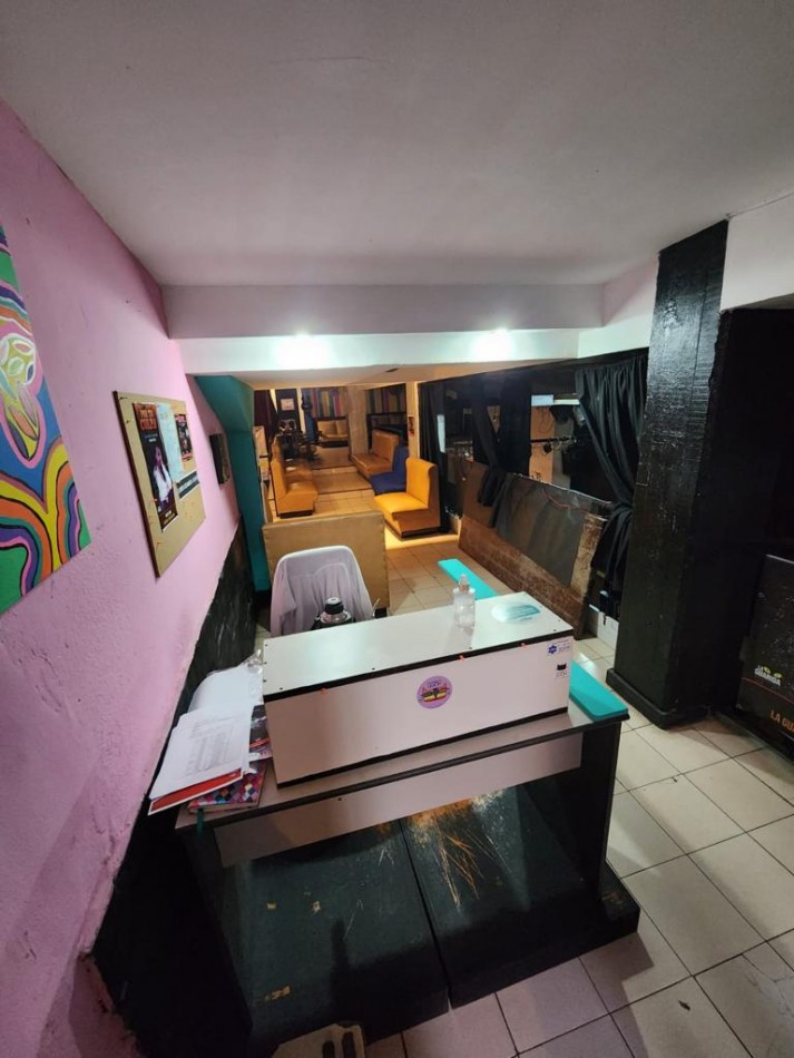 Local comercial, desarrollado en subsuelo, apto varios rubros. Zona Centro