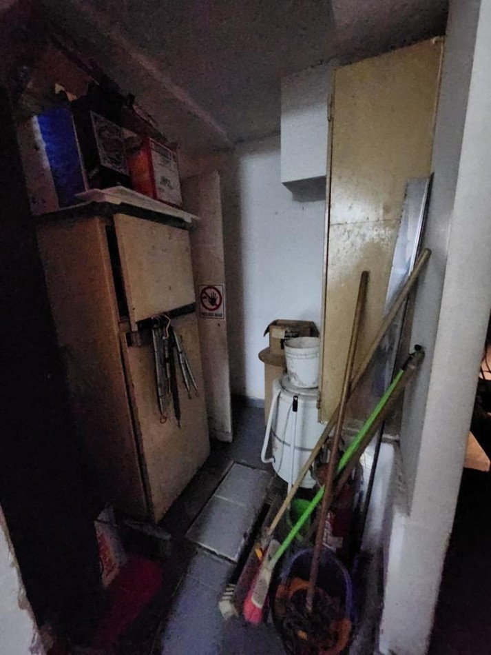 Local comercial, desarrollado en subsuelo, apto varios rubros. Zona Centro