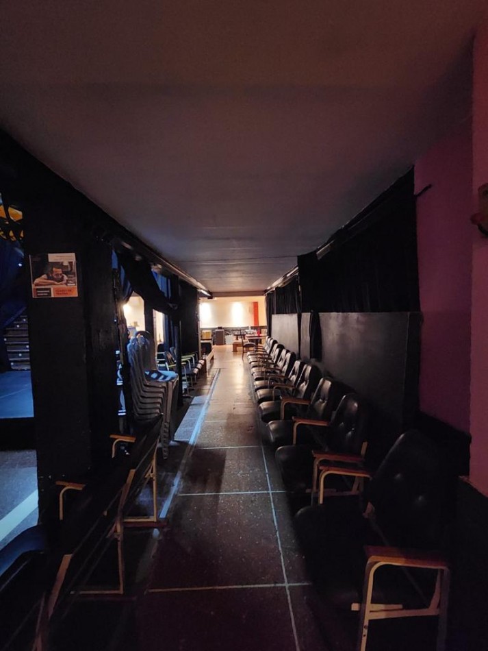 Local comercial, desarrollado en subsuelo, apto varios rubros. Zona Centro