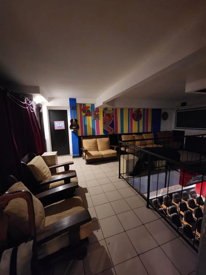 Local comercial, desarrollado en subsuelo, apto varios rubros. Zona Centro