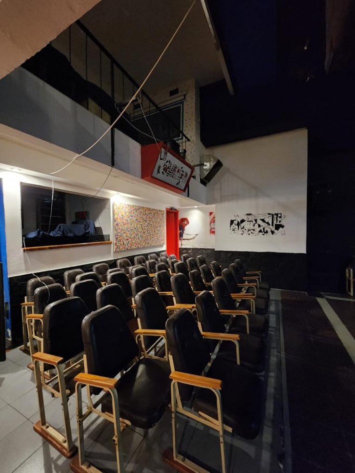 Local comercial, desarrollado en subsuelo, apto varios rubros. Zona Centro