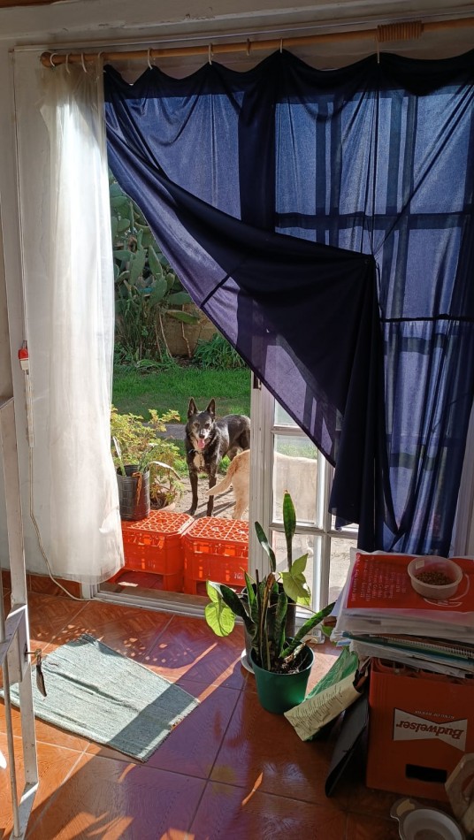 Chalete 4 ambientes sobre lote propio, desarrollada en dos plantas. Zona: Bo El Jardin
