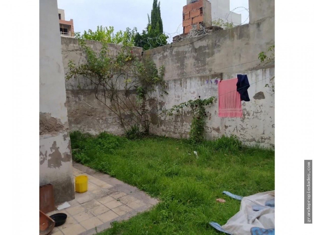 CHALET TRES AMBIENTES CON DEPEMDENCIA A RECICLAR. ZONA ALDREY