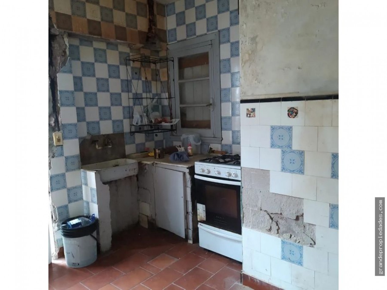 CHALET TRES AMBIENTES CON DEPEMDENCIA A RECICLAR. ZONA ALDREY