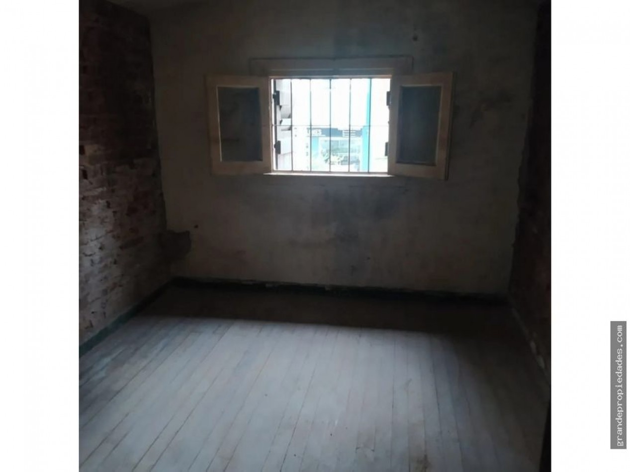 CHALET TRES AMBIENTES CON DEPEMDENCIA A RECICLAR. ZONA ALDREY