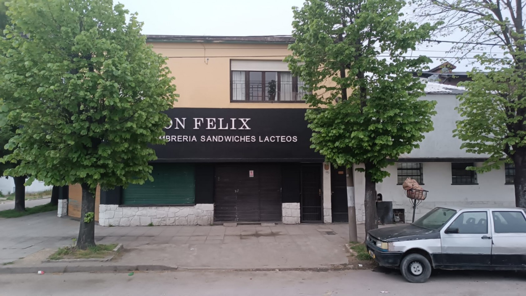 PROPIEDAD EN BLOCK, CONSTA DE LOCAL, DEPOSITO, ENTRADA DE VEHICULOS ALTO PORTE Y VIVIENDA. ZONA: CAHMPAGNAT Y ROCA