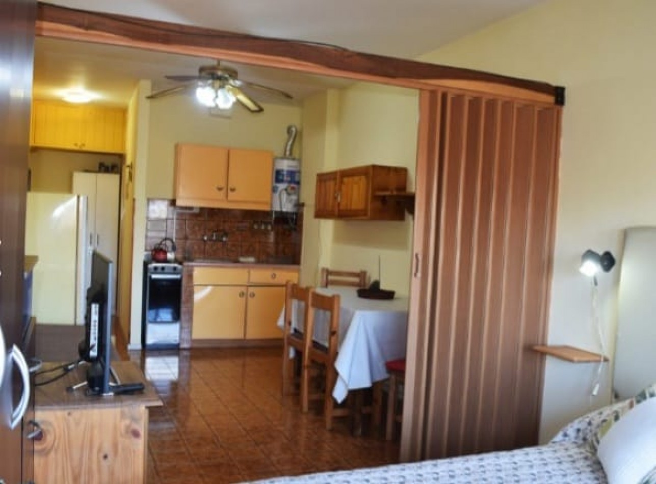 Departamento un ambiente dividido con cochera. Muy buen estado. San Bernardo