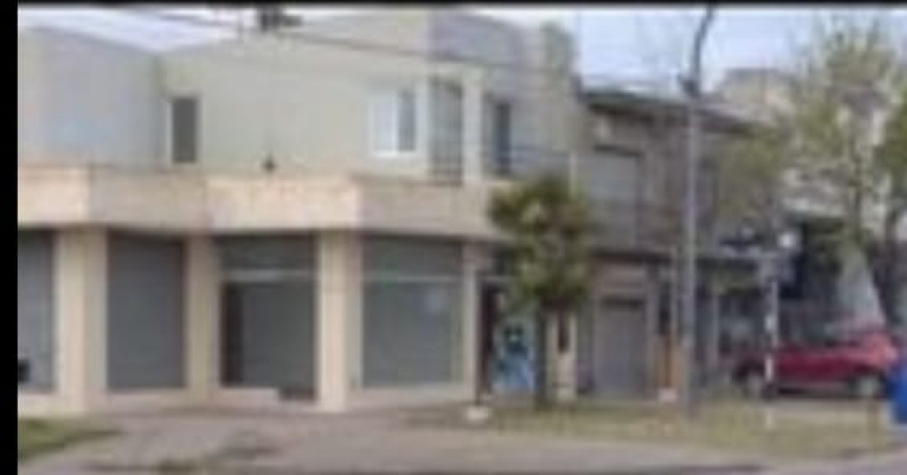 Local comercial en equina sobre avendida. Muy buen estado. Zona: 9 de Julio