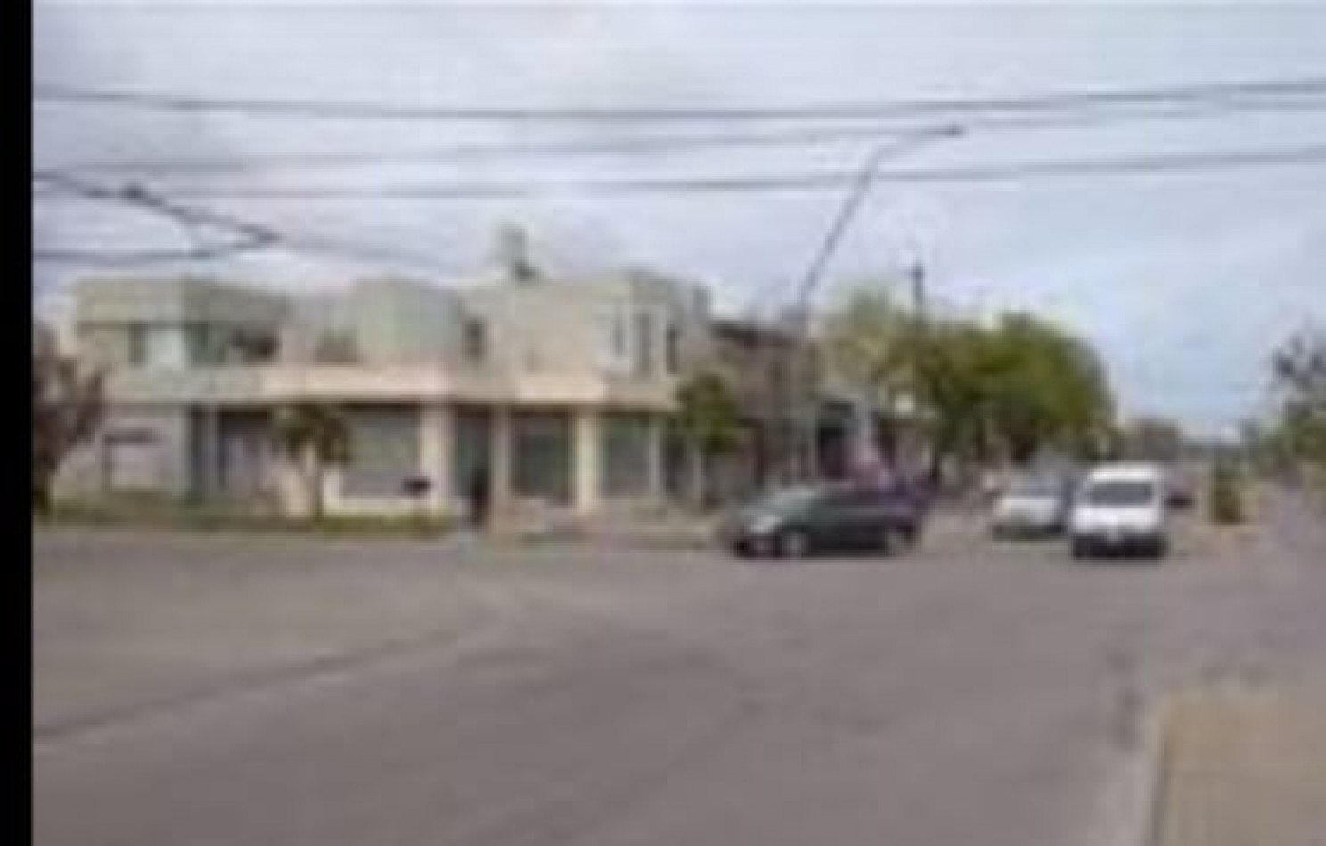 Local comercial en equina sobre avendida. Muy buen estado. Zona: 9 de Julio
