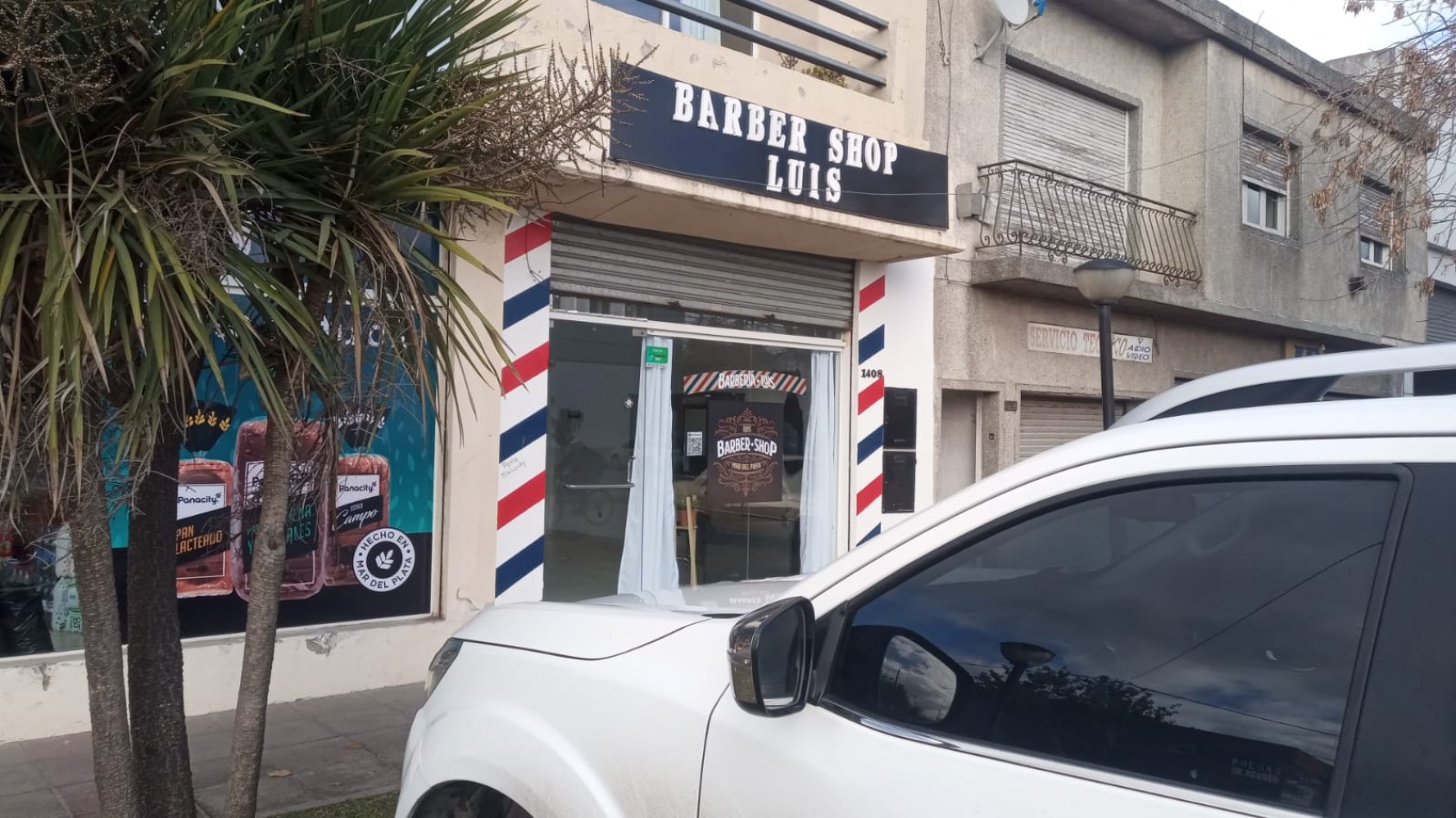 Local comercial al frente sobre Avenida. Zona: Malvinas Argentinas