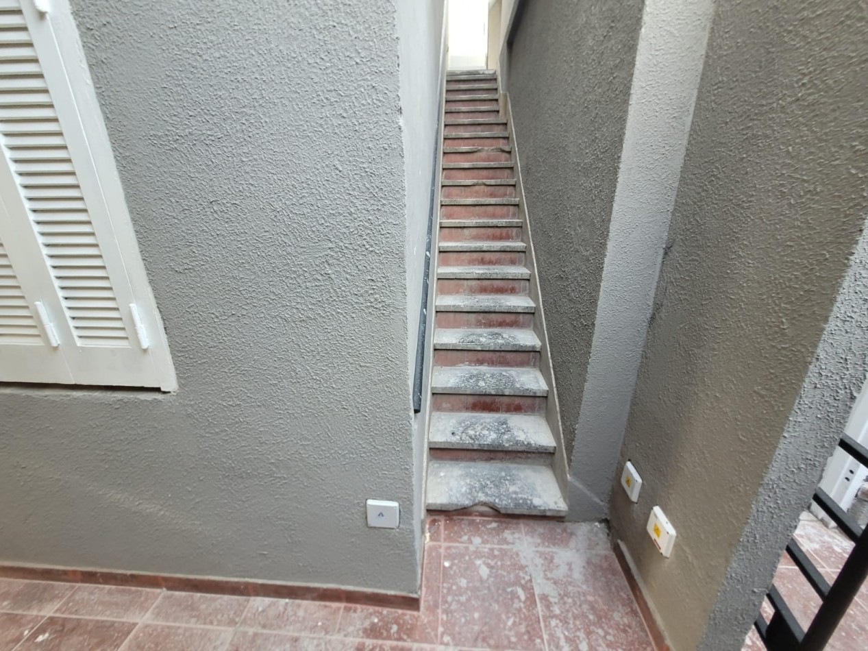 P.H. tres ambientes, primer iso por escalera, luminoso. Reciclado. Zona San Jose