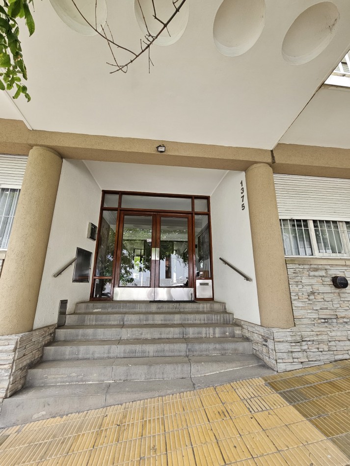 Departamento dos ambientes con dependencia al lateral con vista parcial al mar. Zona: Punta Iglesia
