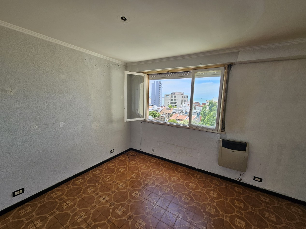 Departamento dos ambientes con dependencia al lateral con vista parcial al mar. Zona: Punta Iglesia
