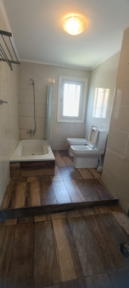 ALQUILER DOCE MESES CHALET  5 AMBIENTES EN BARRIO SAN CARLOS