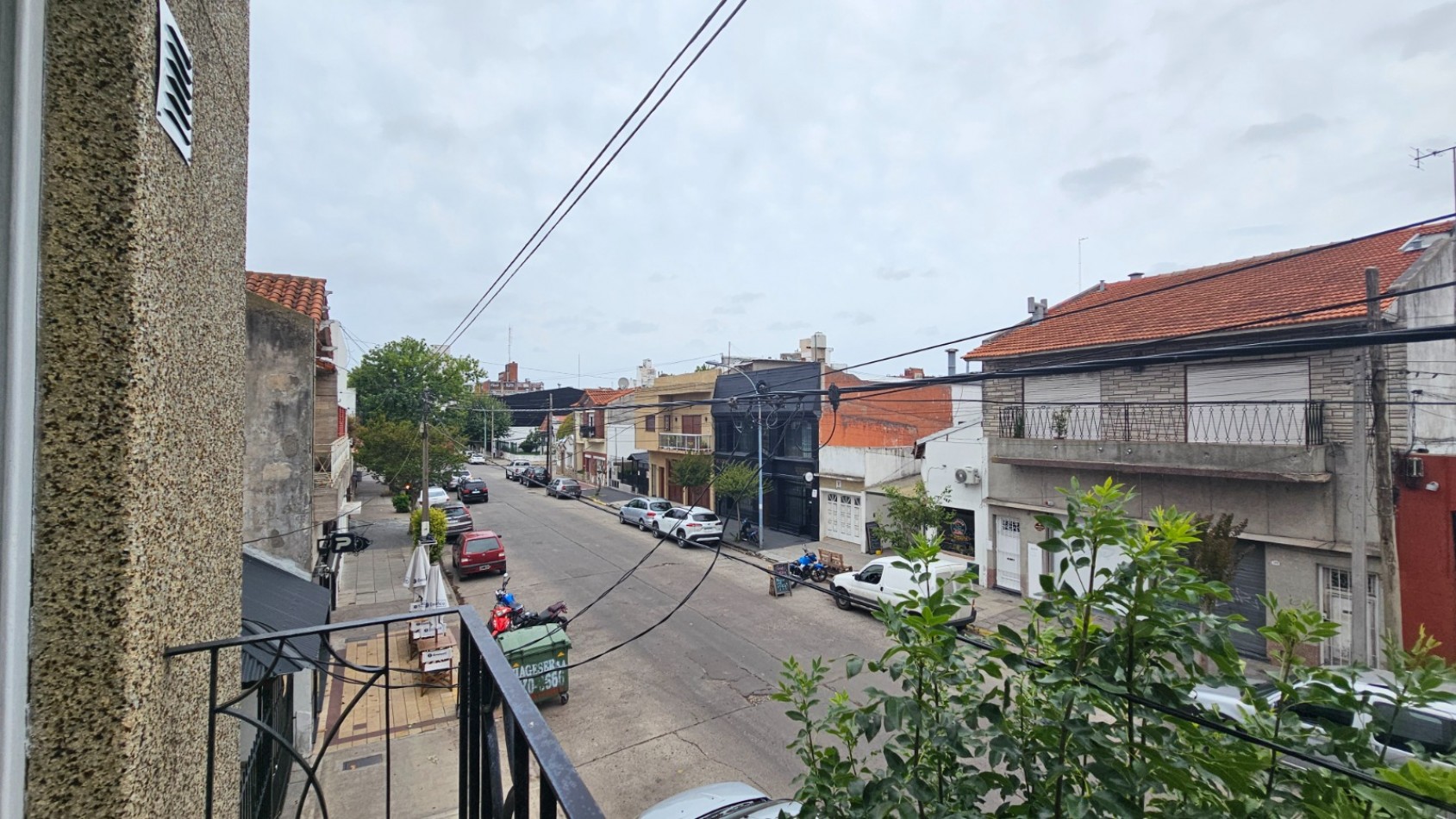 P.H. dos ambientes a la calle con balcon saliente. Reciclado. Zona: San Jose