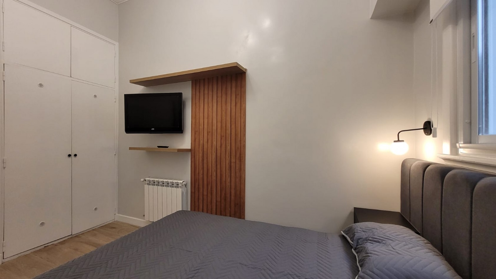 DEPARTAMENTO TRES AMBIENTES CON PATIO. RECICLADO. ZONA: PLAZA COLON