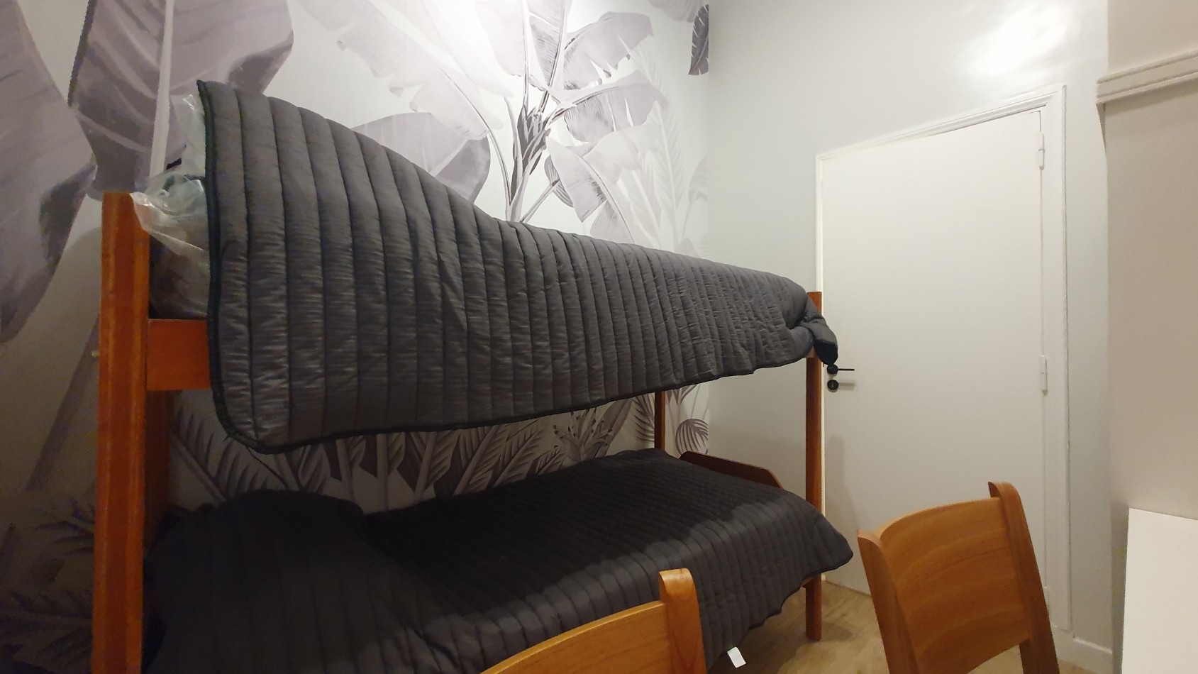 DEPARTAMENTO TRES AMBIENTES CON PATIO. RECICLADO. ZONA: PLAZA COLON