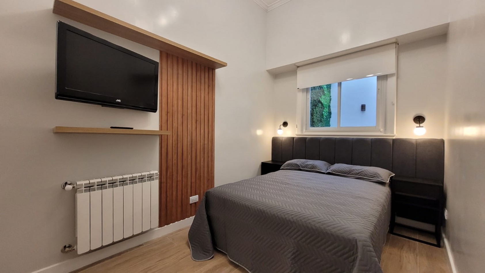 DEPARTAMENTO TRES AMBIENTES CON PATIO. RECICLADO. ZONA: PLAZA COLON