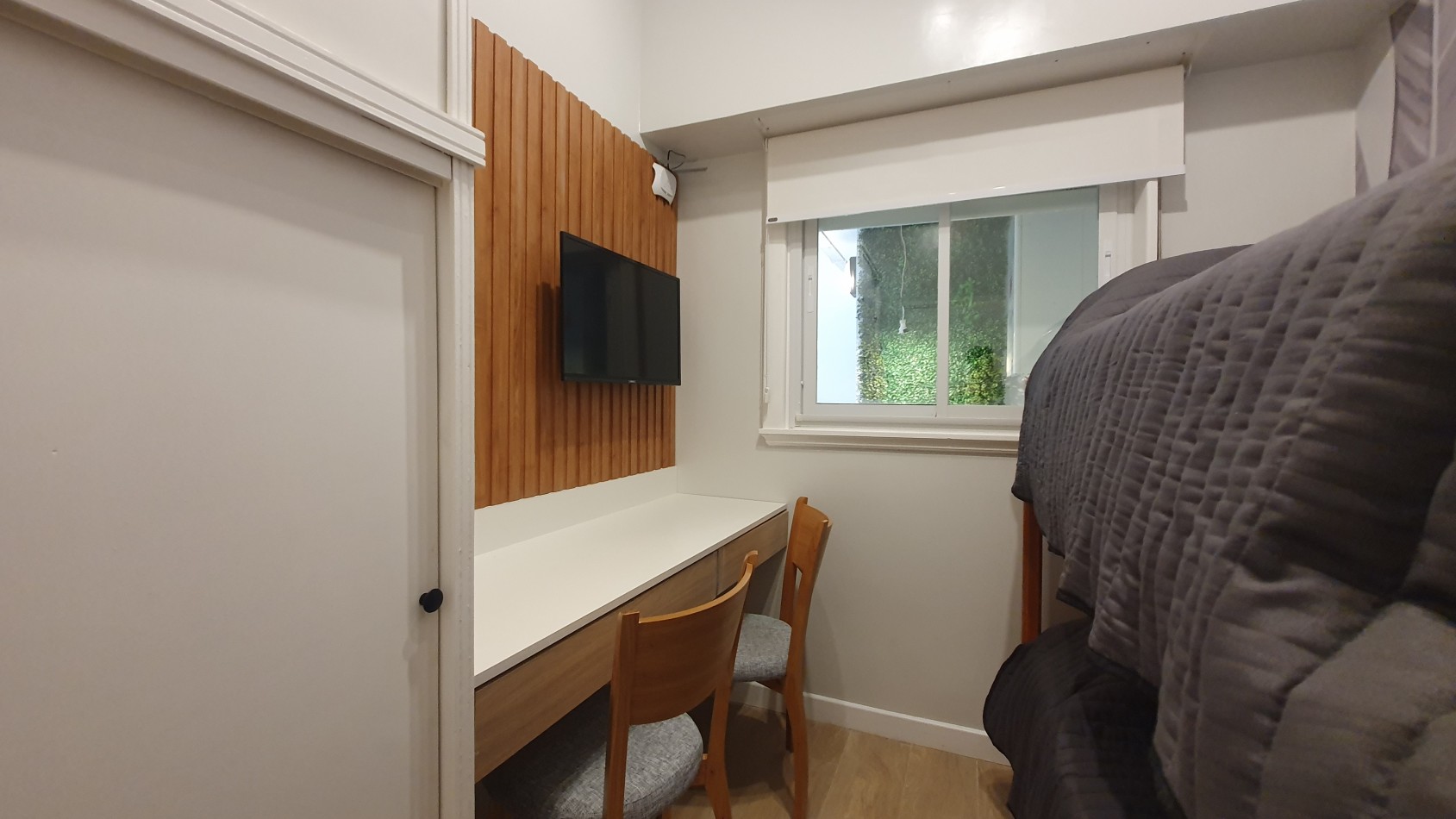 DEPARTAMENTO TRES AMBIENTES CON PATIO. RECICLADO. ZONA: PLAZA COLON
