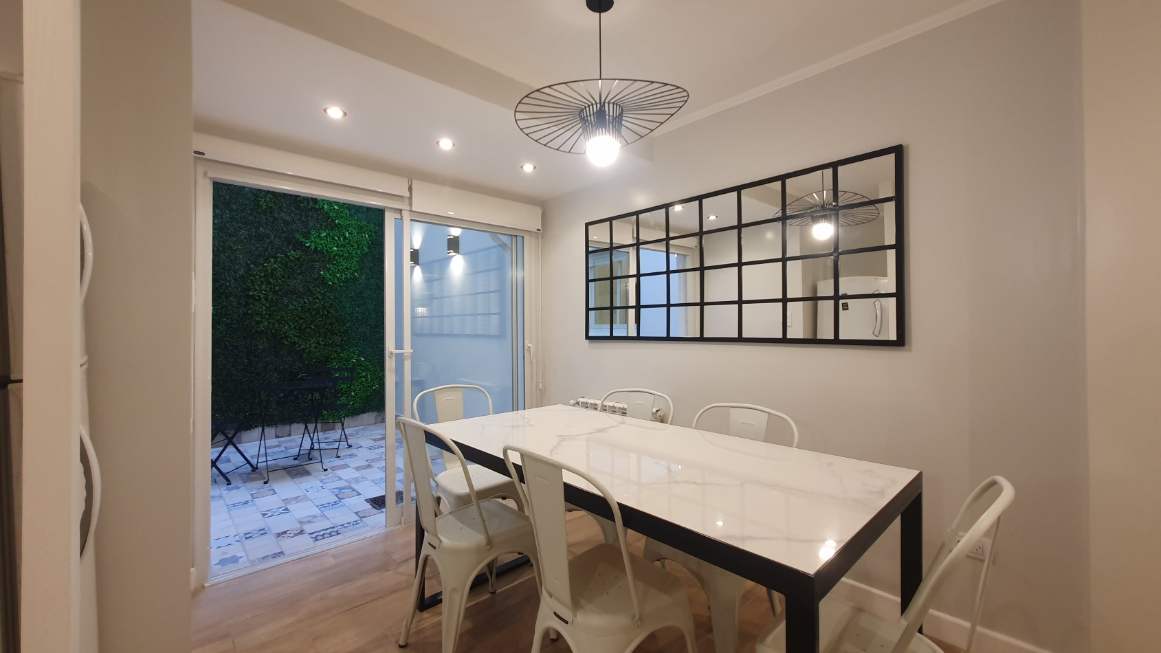 DEPARTAMENTO TRES AMBIENTES CON PATIO. RECICLADO. ZONA: PLAZA COLON