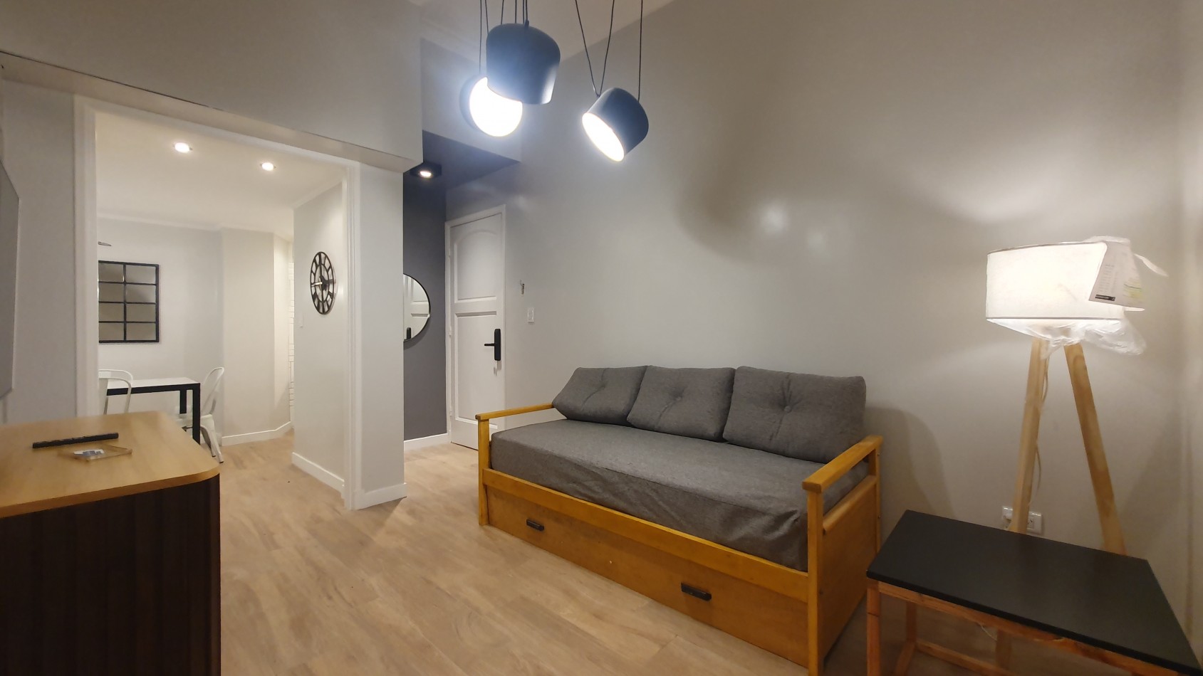 DEPARTAMENTO TRES AMBIENTES CON PATIO. RECICLADO. ZONA: PLAZA COLON